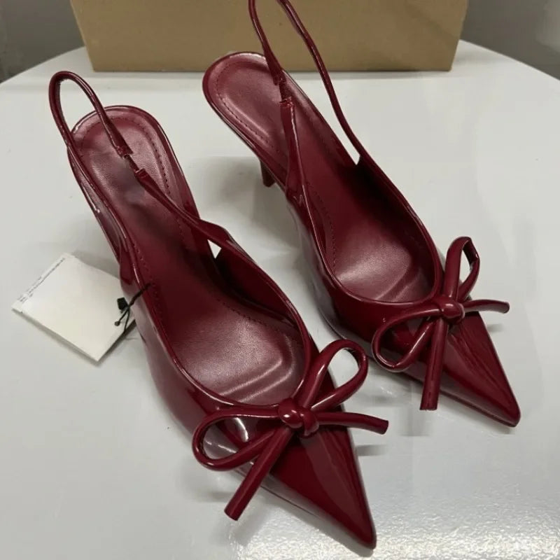Sapatos de Salto Alto com Laço