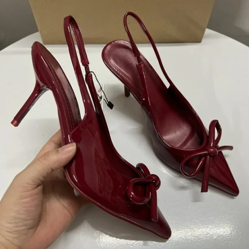 Sapatos de Salto Alto com Laço