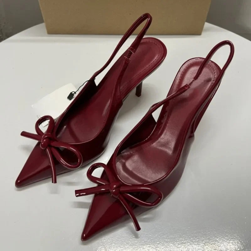 Sapatos de Salto Alto com Laço