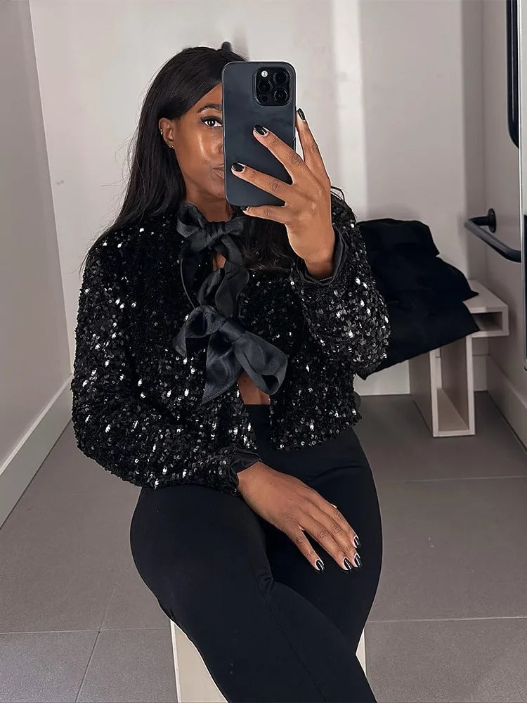 Blusa Cropped com Lantejoulas e Detalhe de Laços