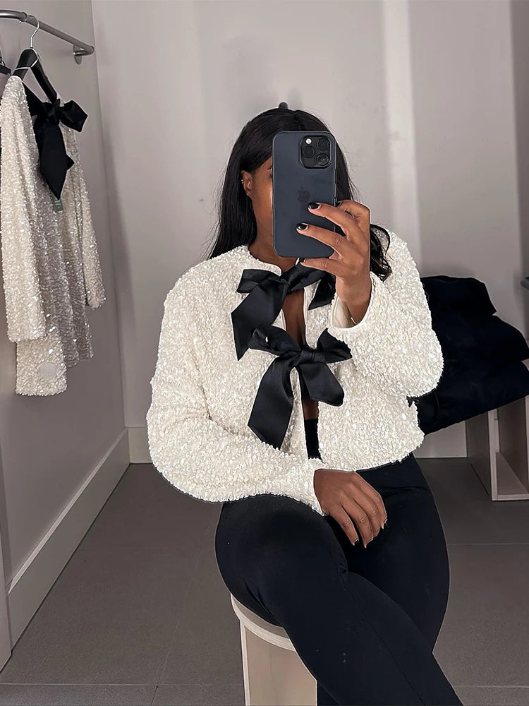 Blusa Cropped com Lantejoulas e Detalhe de Laços