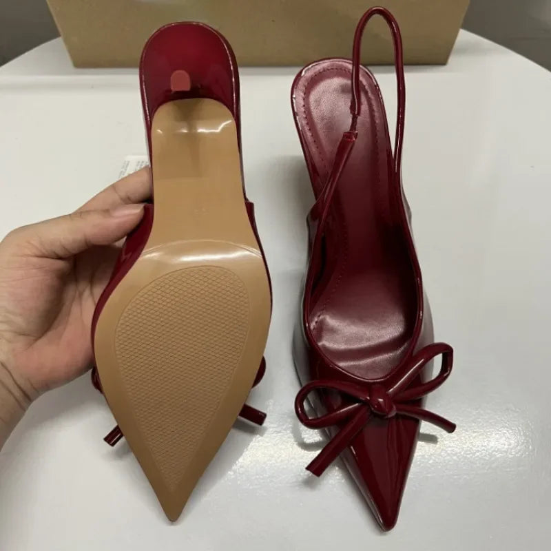 Sapatos de Salto Alto com Laço