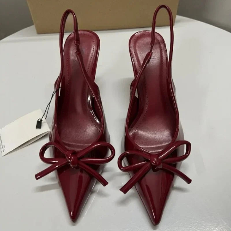 Sapatos de Salto Alto com Laço