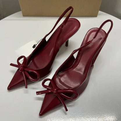Sapatos de Salto Alto com Laço