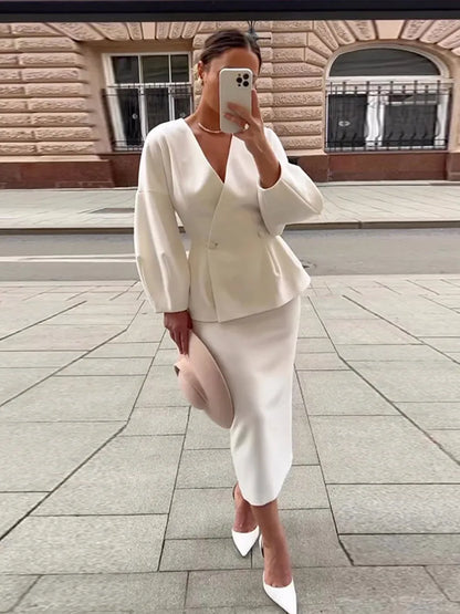 Conjunto elegante de blazer y falda