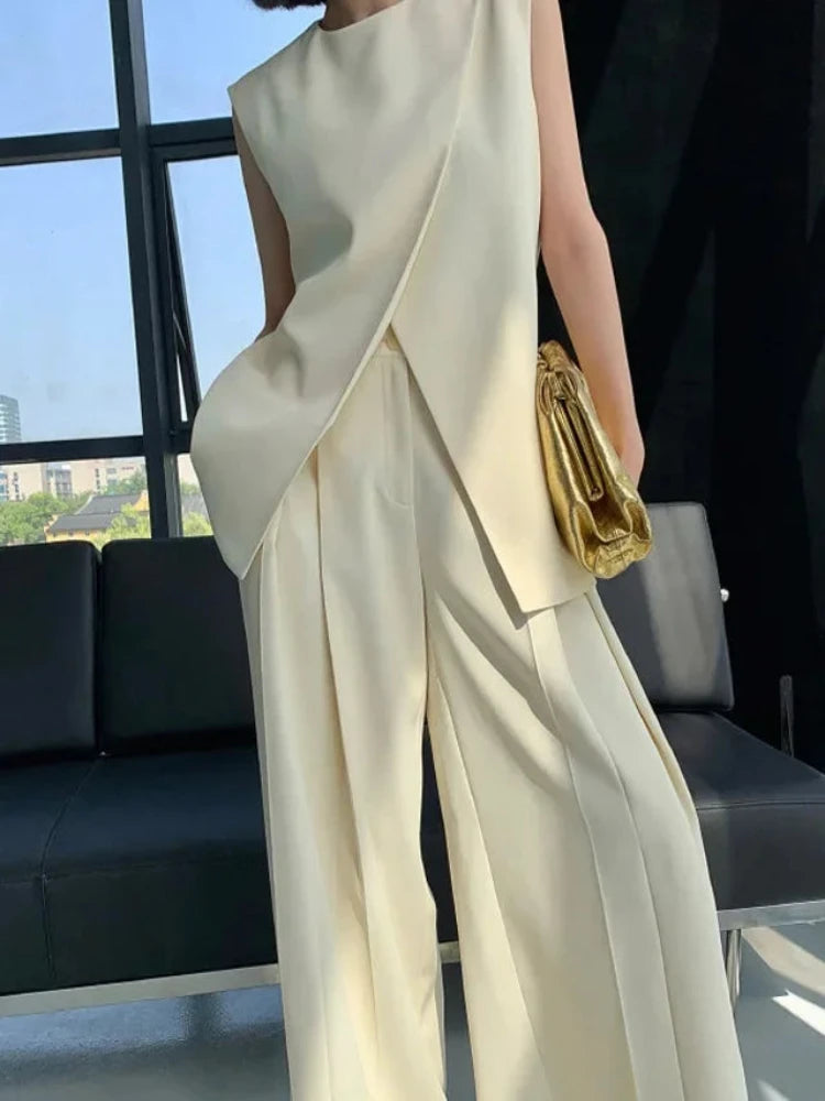 Conjunto Bege Feminino de Duas Peças